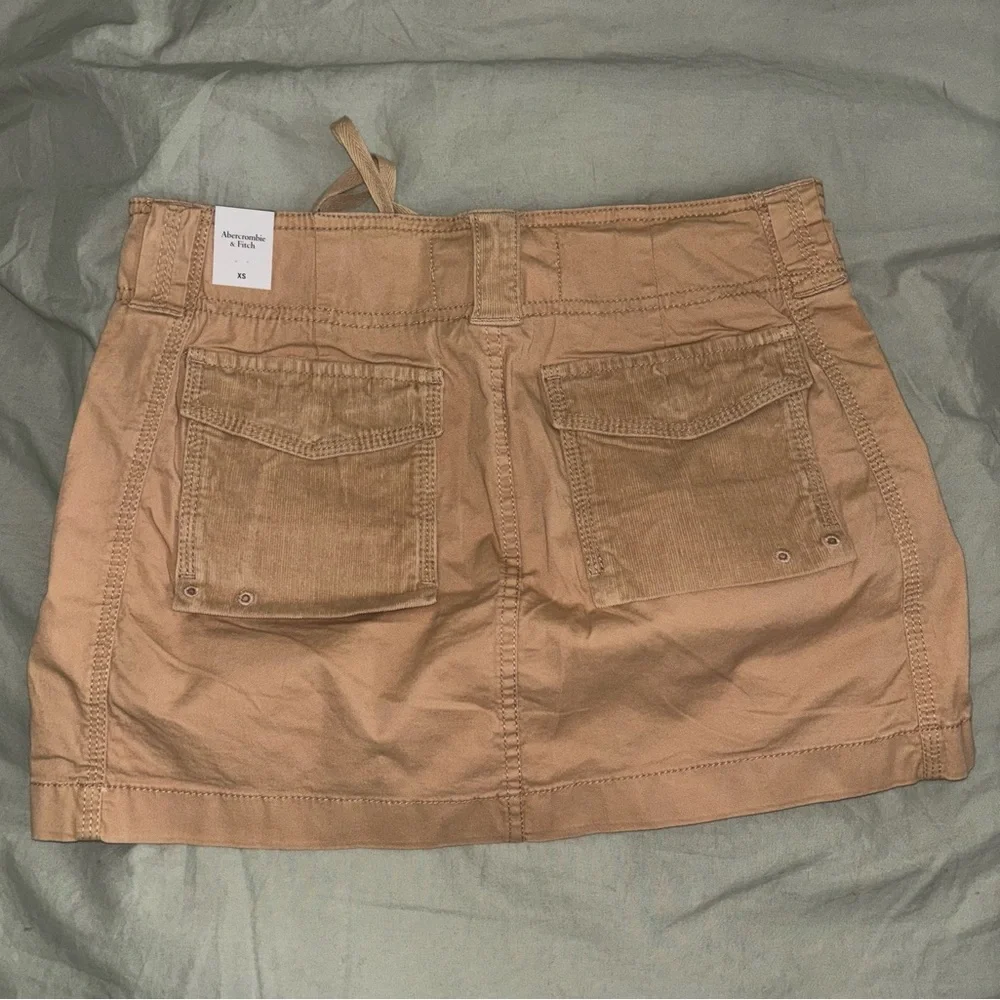 Absrcrombie Mini Skirt 🤍🐚 - Picture 5 of 6
